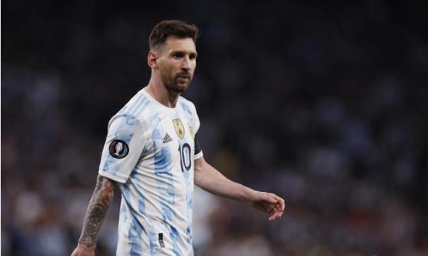 想了解槽形前倾托辊输送机是否能装皮带